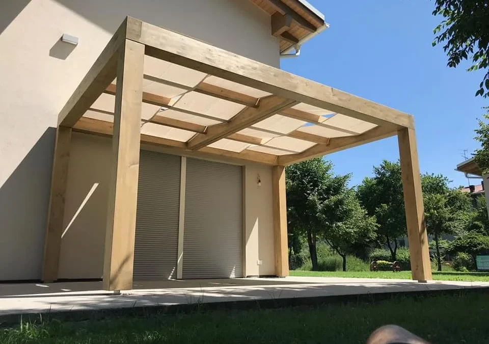 Passa l’estate all’ombra con i nostri gazebi e pergolati in legno