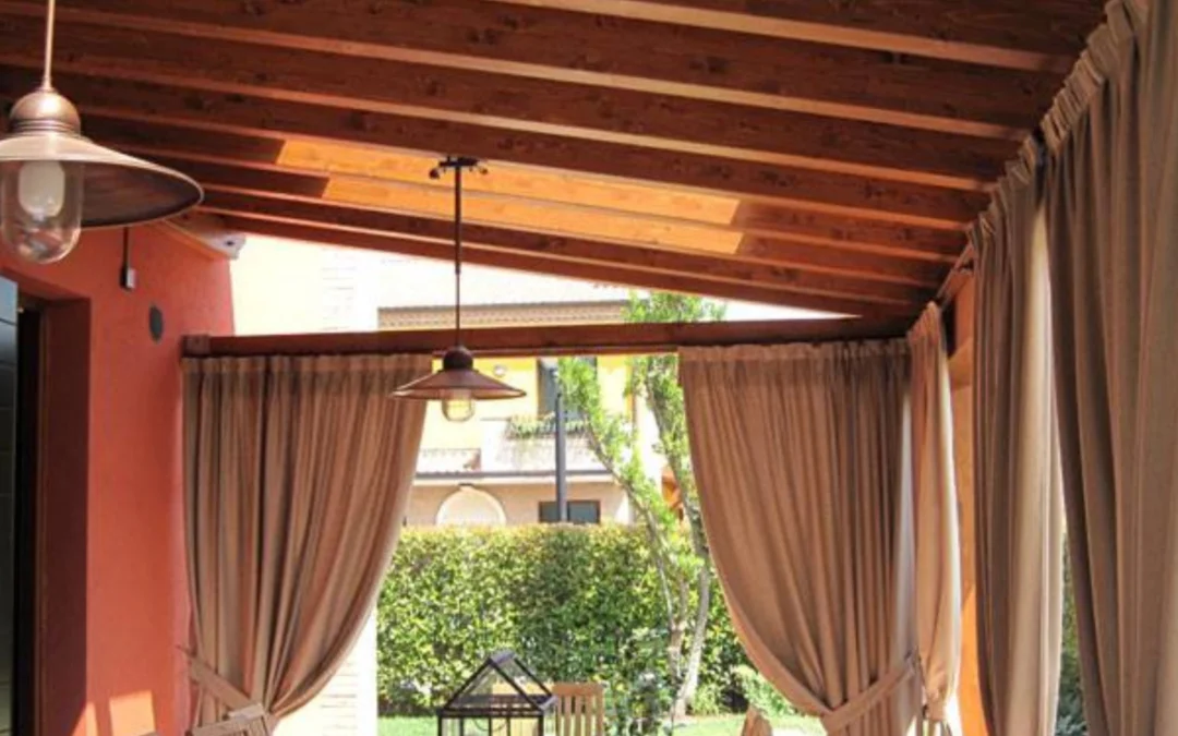 Perché scegliere una tettoia in legno lamellare